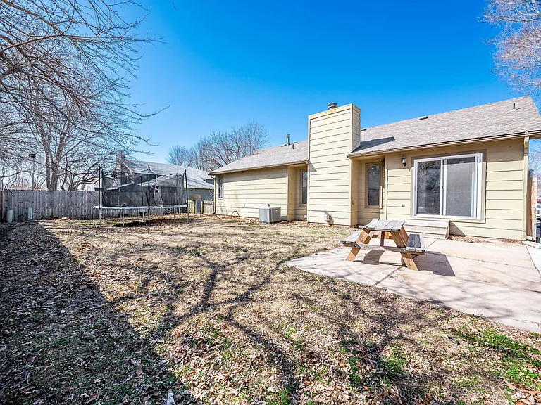 1814 N Redbarn Ln — Photo 17