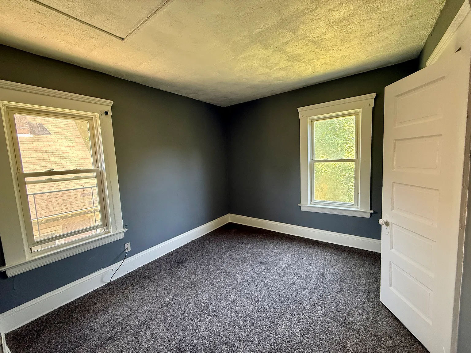 3 bed, 706 sqft, $1,100 — Photo 2