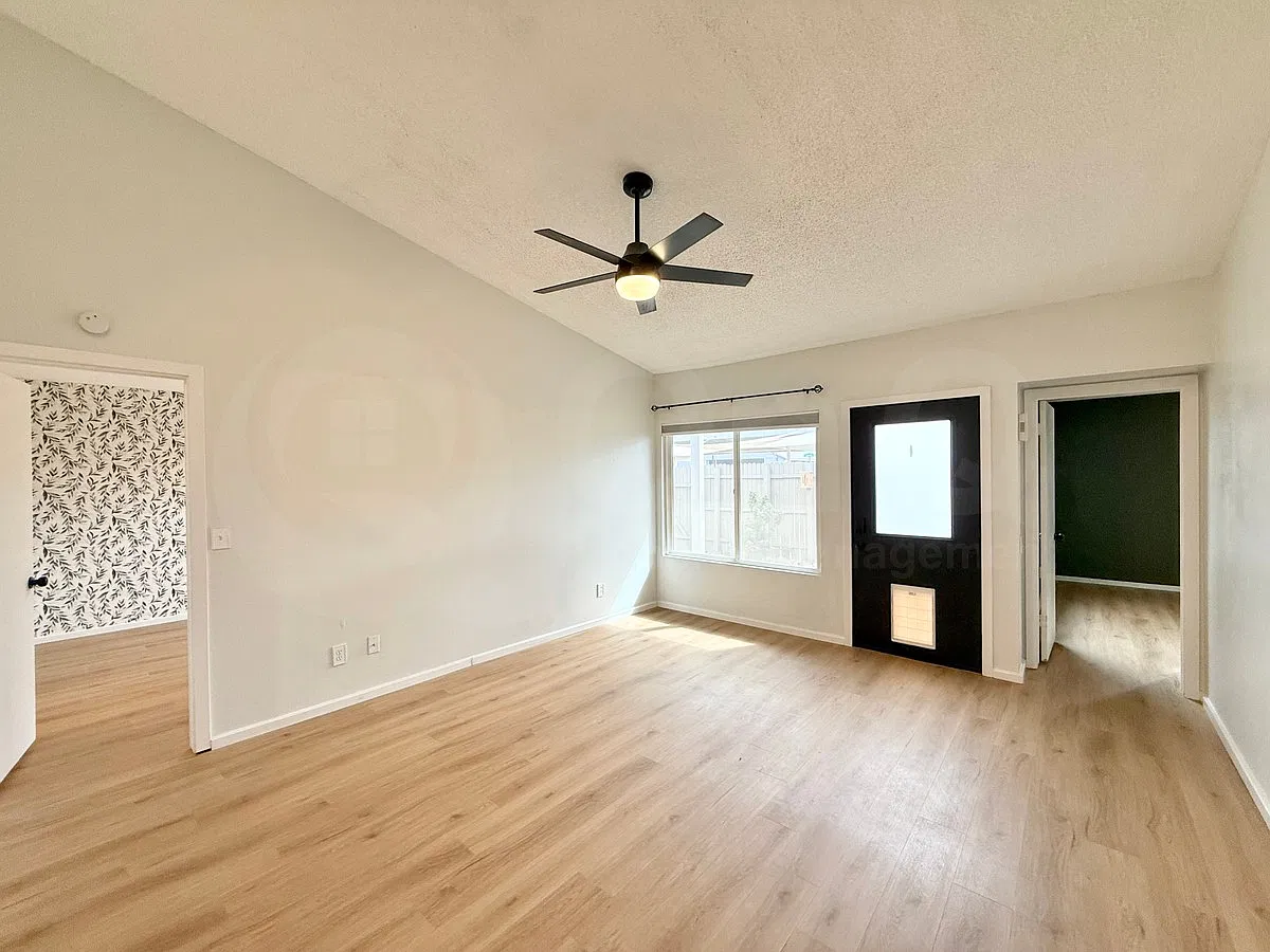 2 bed, 2.0 bath, 863 sqft, $1,600 — Photo 2