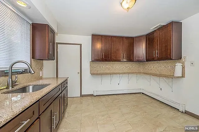 754 Greeley Ave — Photo 9
