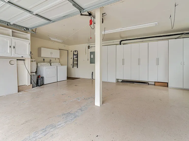 Madrona Ave — Photo 23