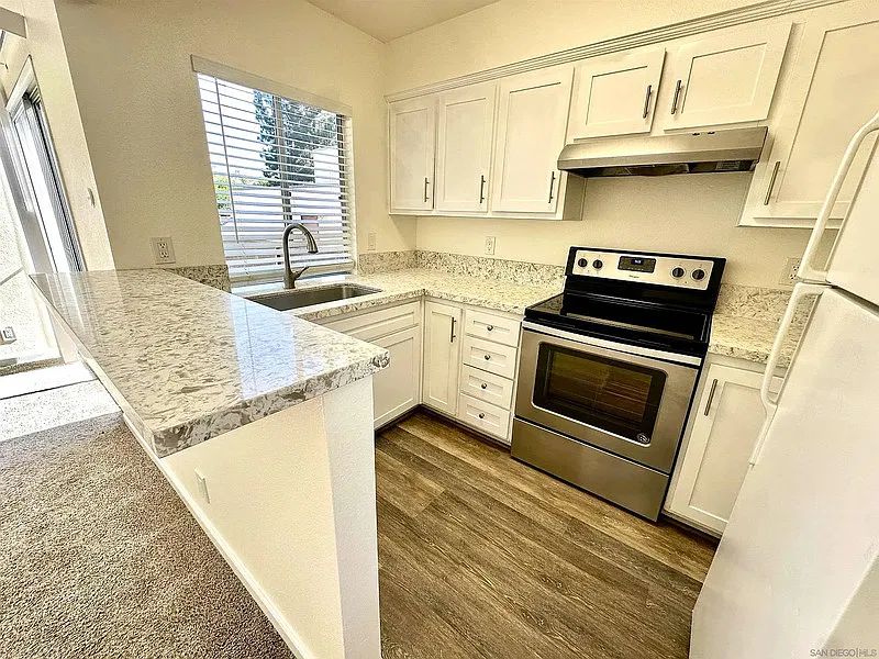 1 bed, 1.0 bath, 726 sqft, $1,763 — Photo 3