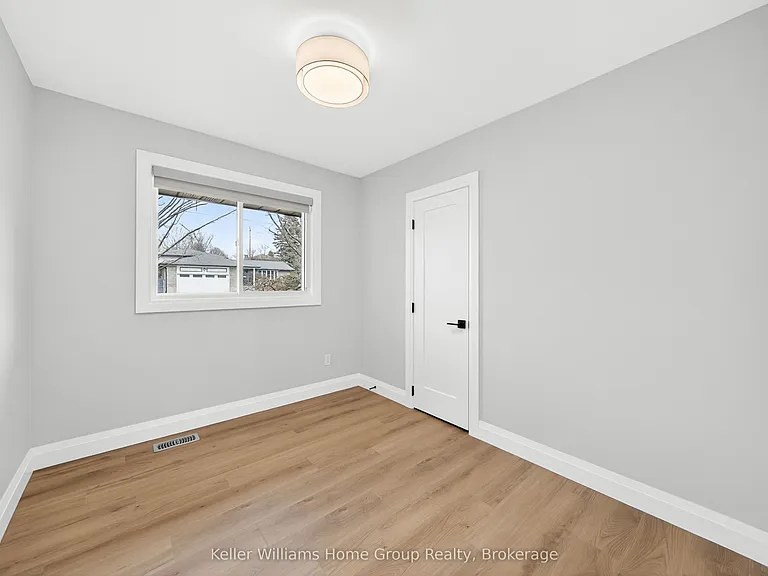 535 Elgin St — Photo 32