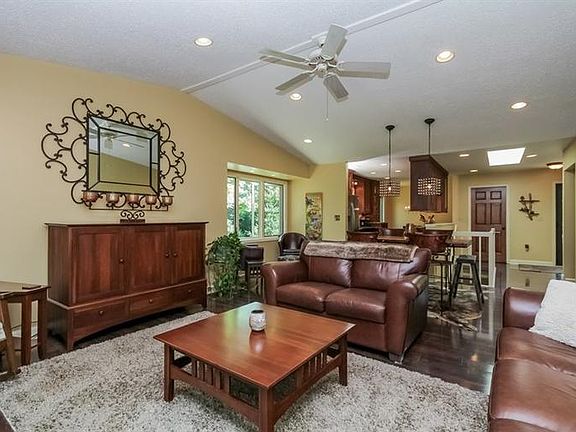 5th image of 659 Woodcreek Ct