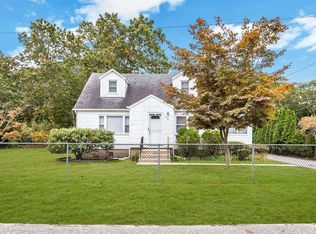 418 Hauser Ave, Holbrook, NY 11741