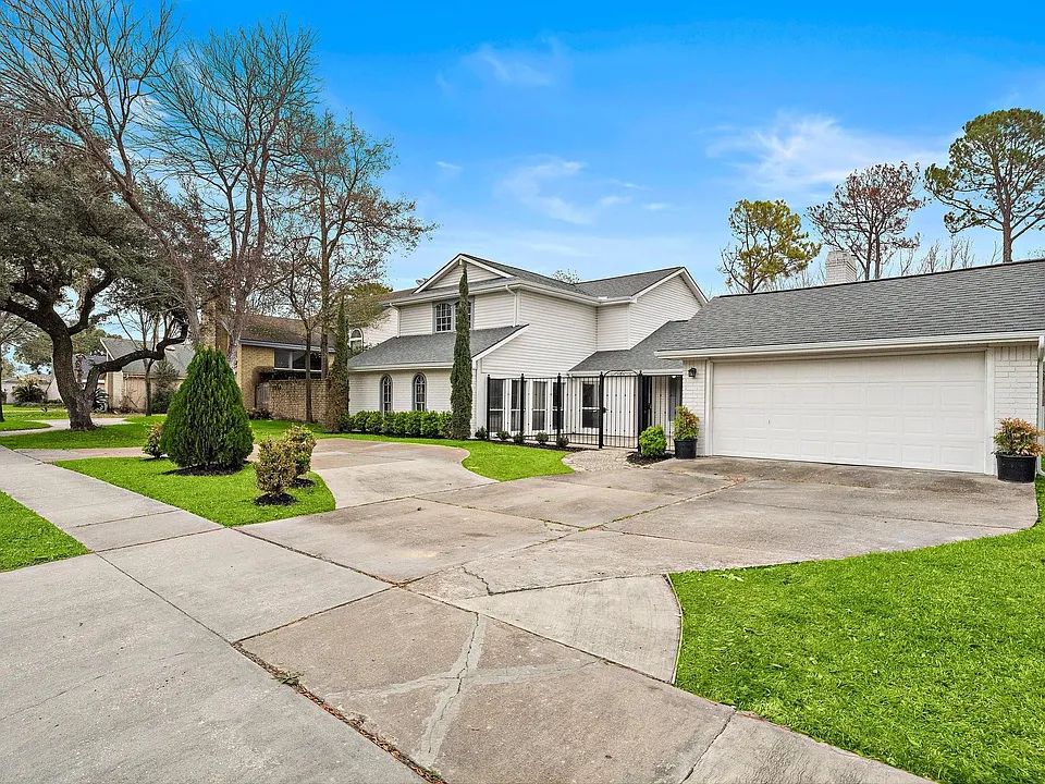 7810 Antoine Dr