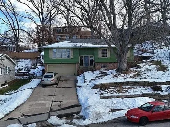 3538 Elmwood Ct NE, Cedar Rapids, IA 52402