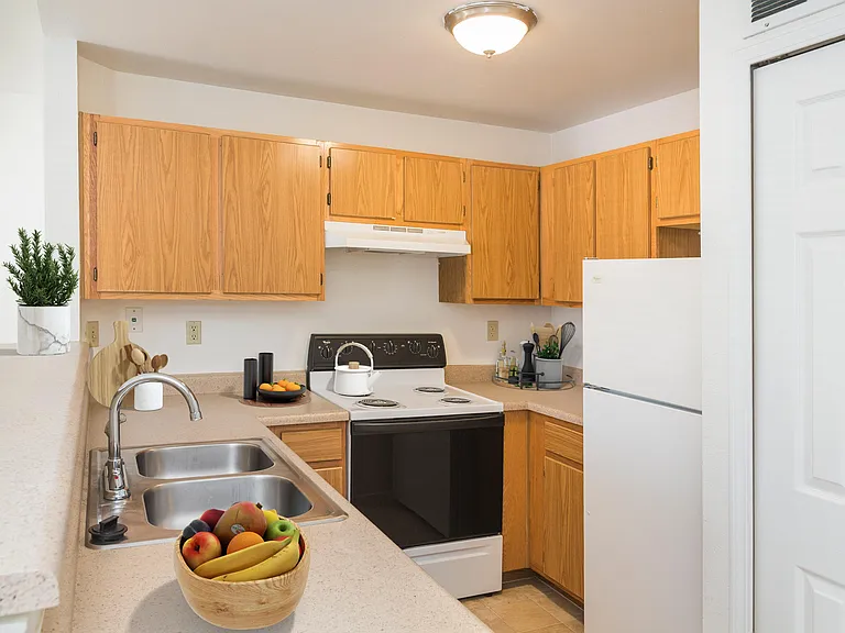 Western Terrace Apartments — Photo 15