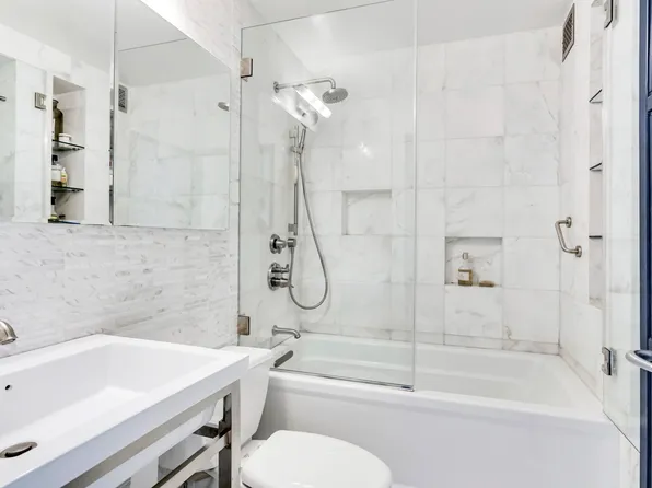 220 Manhattan Avenue image 7 of 9