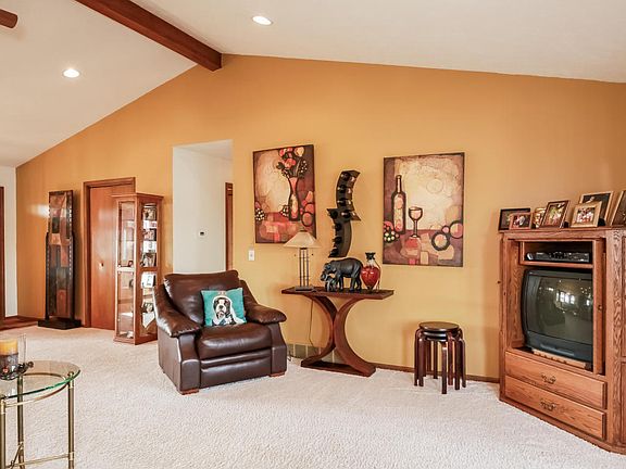 4th image of 11056 Linden Dr NW
