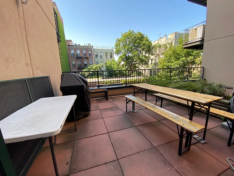 390 S 2nd St #2C — Photo 1