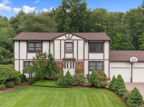 112 Timberhill Dr, East Hanover Twp., NJ 07936