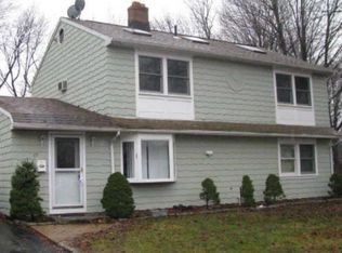 49 Seaver Cir, Bridgeport, CT 06606