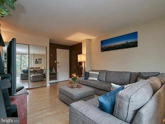 3rd image of 4343 Lee Hwy APT 204