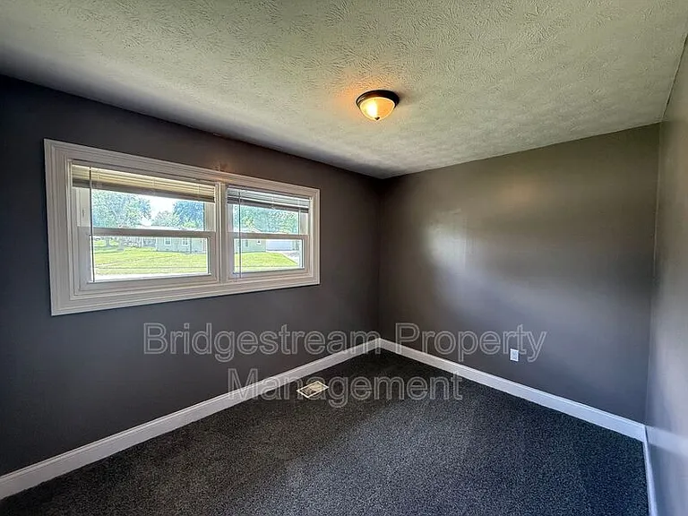 5775 Penn Ave — Photo 5