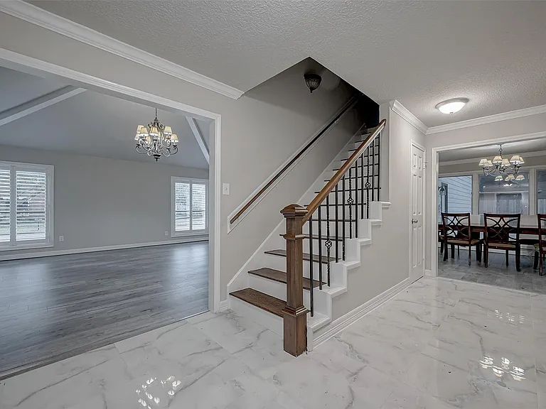 919 Mockingbird Way — Photo 4