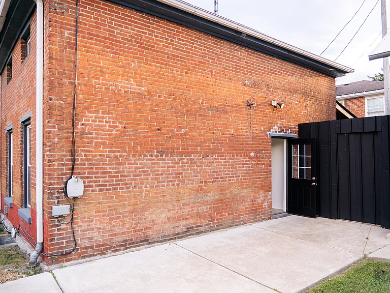 117 E Vine St — Photo 25