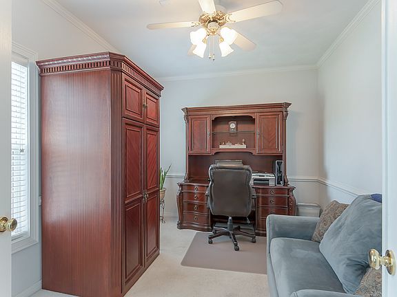4th image of 724 Edenbridge Dr