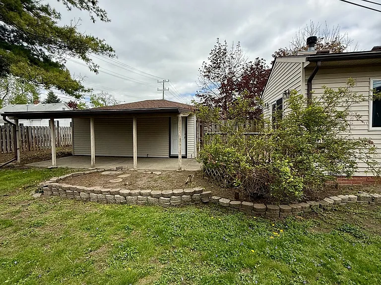24522 Hass St — Photo 16