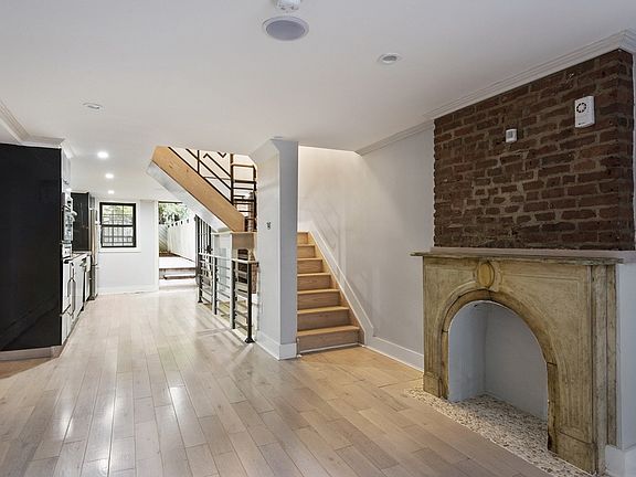 2nd image of 217 Putnam Ave