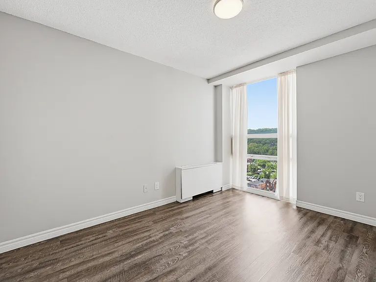 115 Main St E — Photo 14
