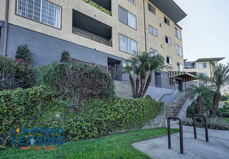 2850 Riverside Dr #3-207 — Photo 18