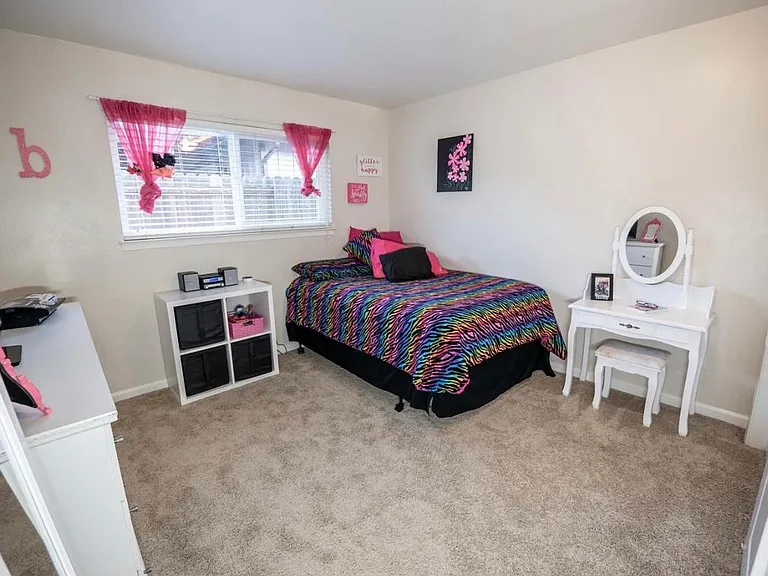 210 Canterbury Ave — Photo 20