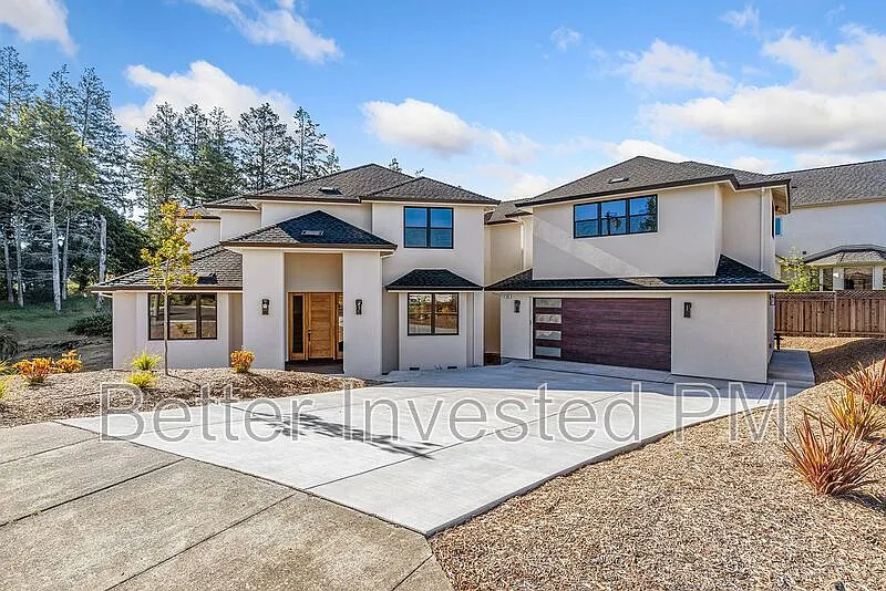 2014 Eagle Ct photo 1