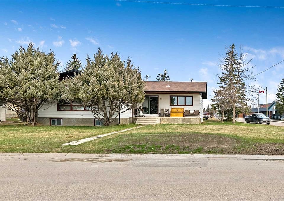 1st image of 34 Crescent Rd SW