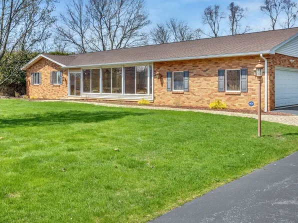 1642 Schlegel Rd, Webster, NY 14580