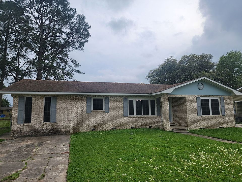 1st image of 125 Rosewood Ave