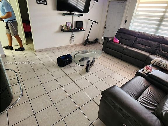 5th image of 664 W 29th St #6