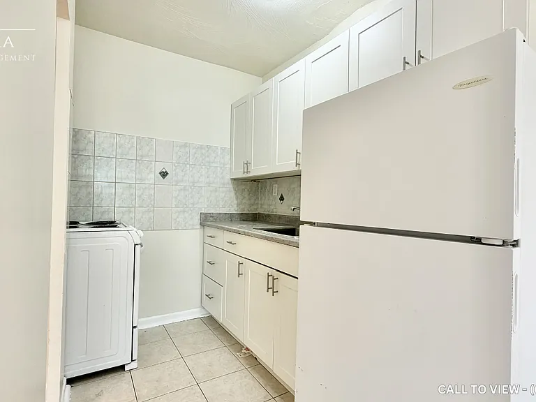 24 Pinehill Cres #101 — Photo 2