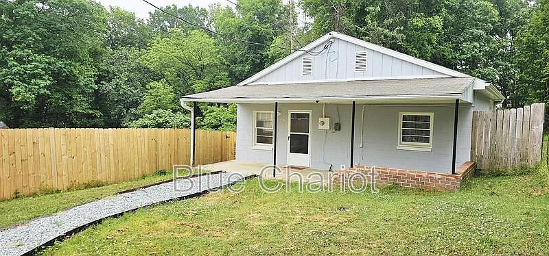 2 bed, 1.0 bath, 840 sqft, $1,600 — Photo 1