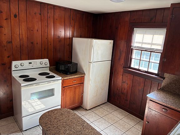 5th image of 215 W Jasper St