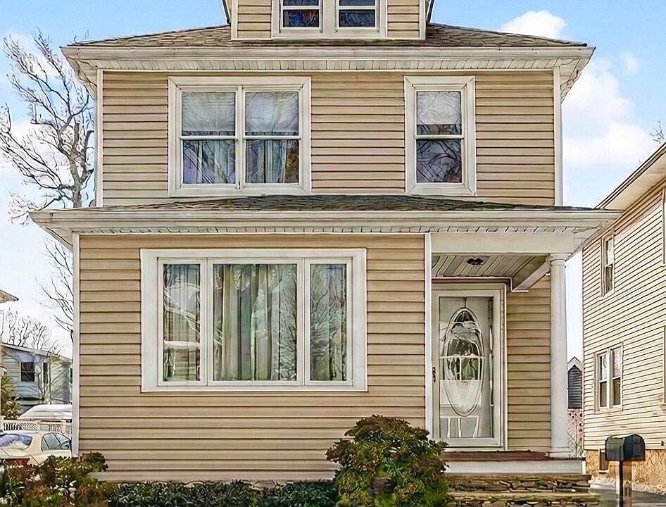 1st image of 90 Cloverdale Ave