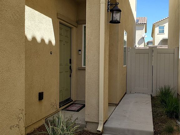 3rd image of 27440 Red Rock Rd