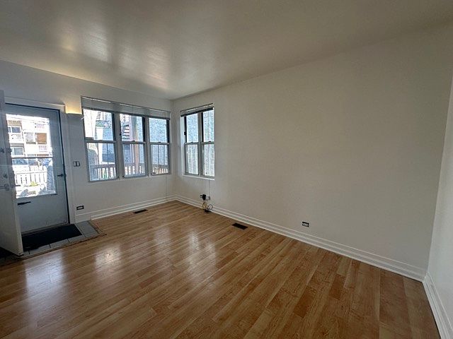 Light & bright living room