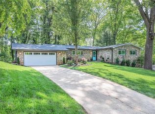 17 Zephyr Dr, Asheville, NC 28806