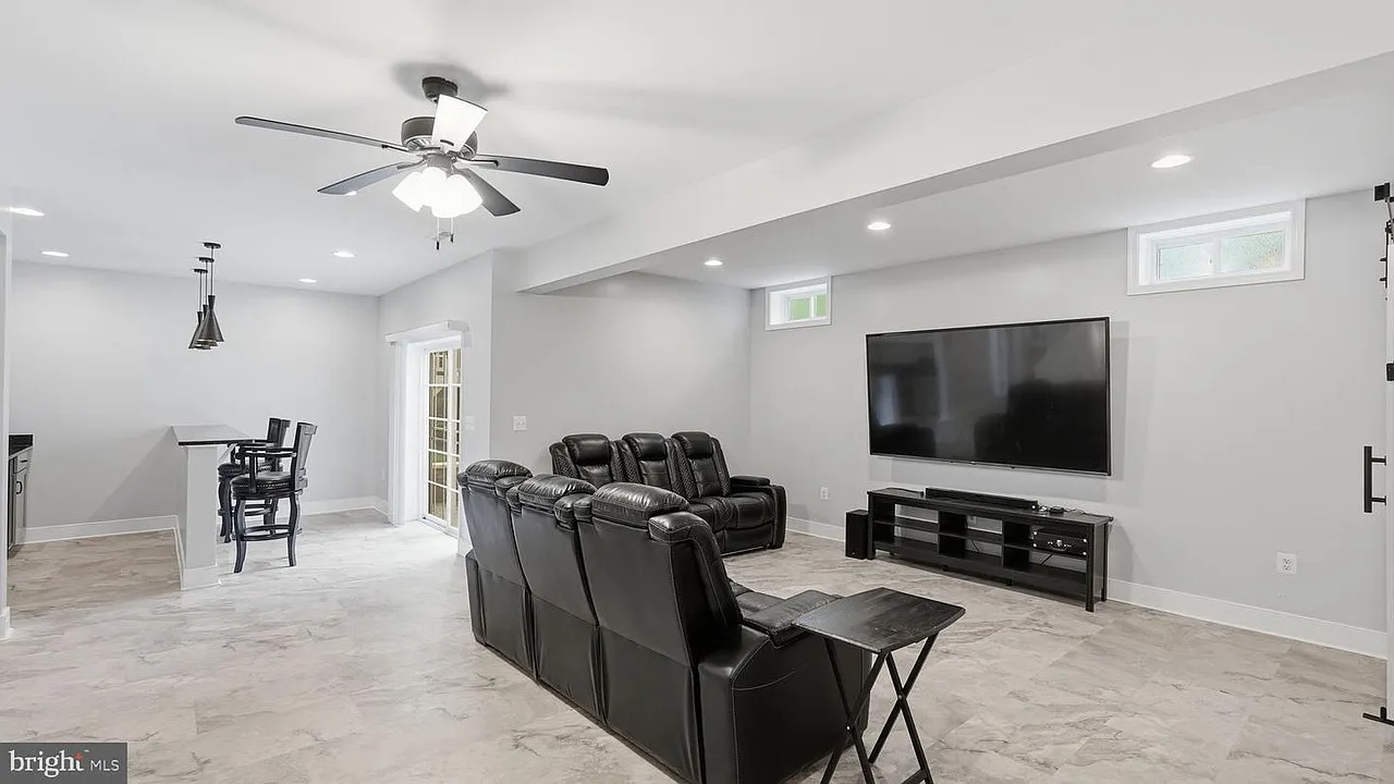 2 bed, 2200 sqft, $1,890 — Photo 2