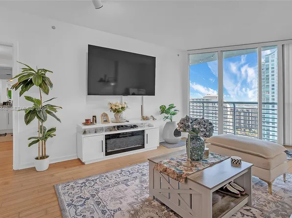 325 S Biscayne Blvd APT 3117, Miami, FL 33131
