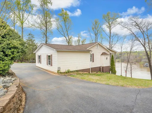 600 Forest Shores Rd, Wirtz, VA 24184