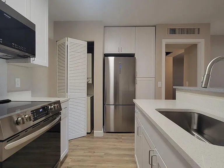 Sand Pebble Community *Renovated Units — Photo 36