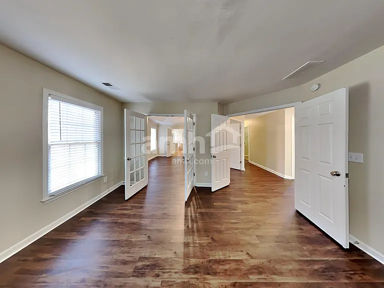 2923 Villa Lake Dr — Photo 23
