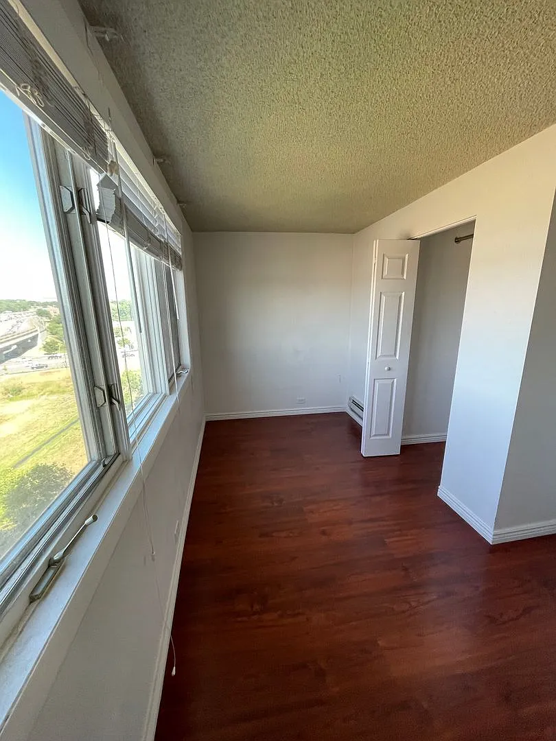 Flexible Living with City Views: 2 Bedroom Unit near Washington Park and DU Campus — Photo 4