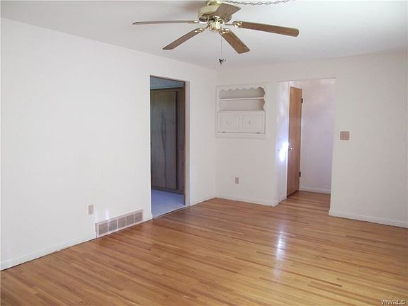 5th image of 15304 Armes Ct