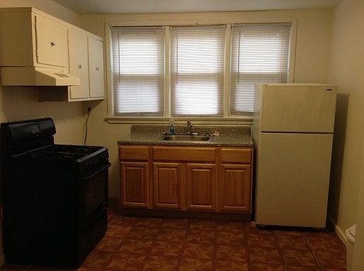 2nd image of 121 Wade St APT 1H