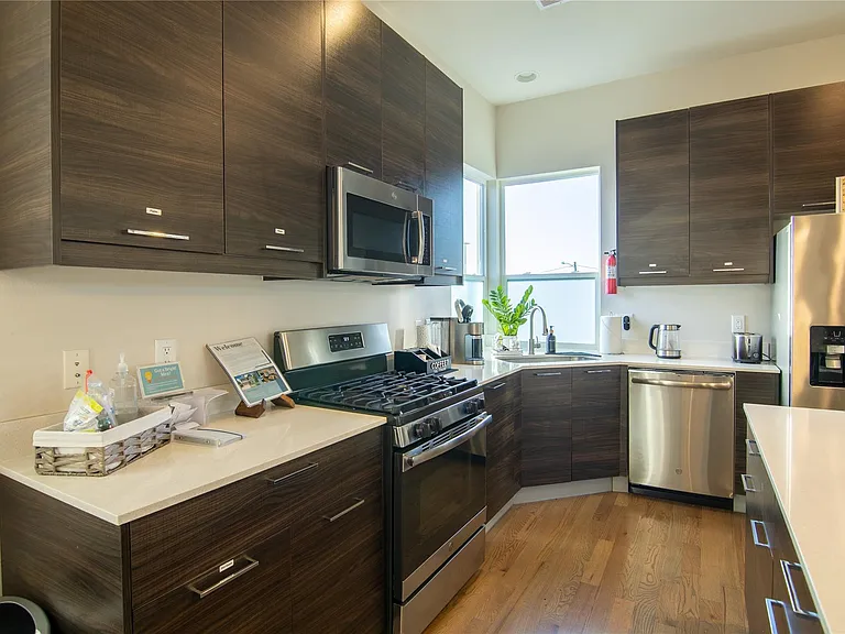 2306 Wipprecht St — Photo 14