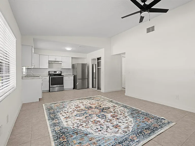 450 N Elmwood Point — Photo 3