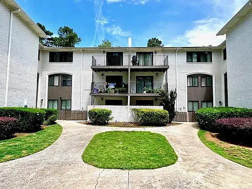 5095 Roswell Rd Photo 1